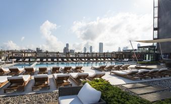 6. Hilton I..