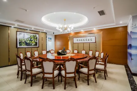 Gezi Hua Grand Hotel Отели рядом с достопримечательностью «Yunfeng Temple»