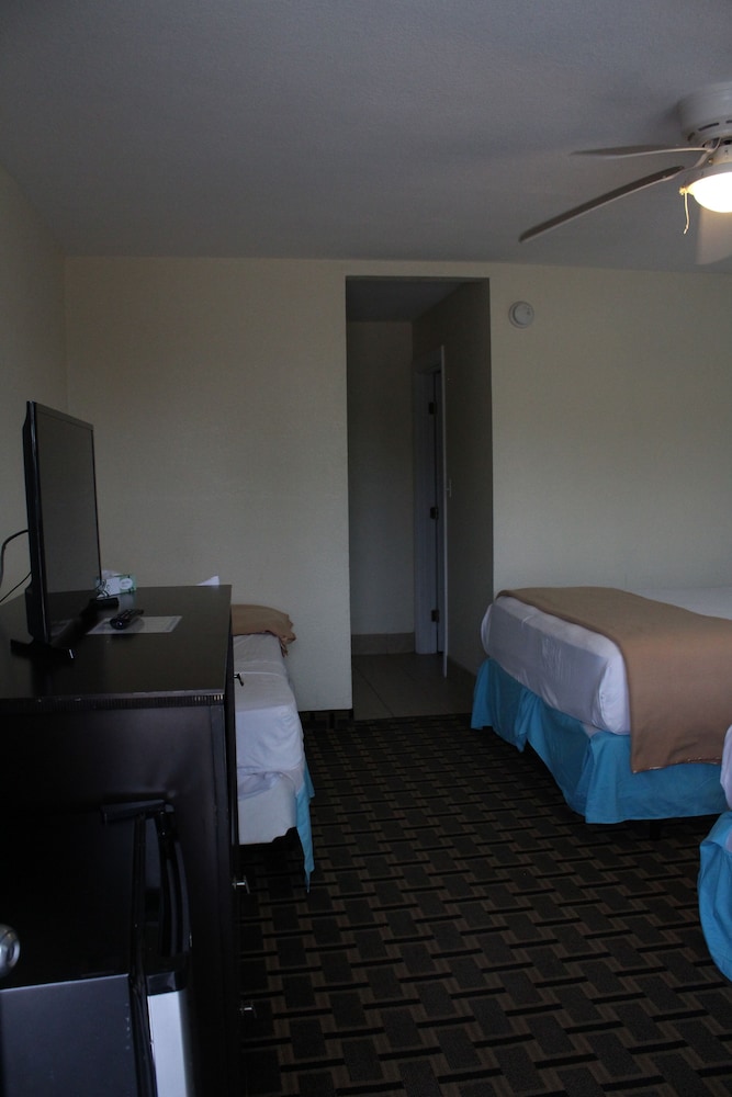 American Inn and Suites