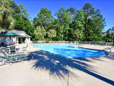 Outdoor Swimming Pool #64C True Blue - 3 Br Home by RedAwning Photo