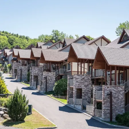 Condos Château-Bromont Отели в г. Бромон