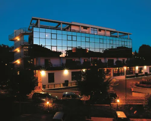 هوتل زون Hotels near مستشفى جيميللي