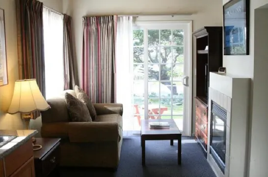 Bide-A-Wee Inn and Cottages