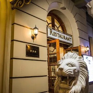 Riverside Hotel In Saigon Отели рядом с достопримечательностью «Куан-Бинь-Тхань»