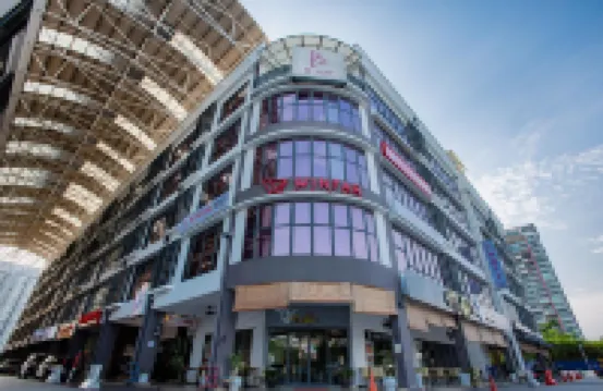 B ロット ホテル プトラ・インドア・スタジアム周辺のホテル