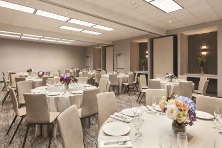 Radisson Hotel Sunnyvale - Silicon Valley Отели рядом с достопримечательностью «Amazon Lab126»