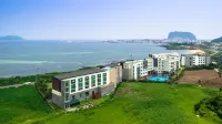 Jeju Arumdaun Resort Hotel dekat Seongeup Folk Village