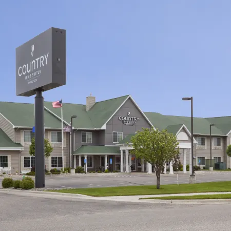 Country Inn & Suites by Radisson, Willmar, MN