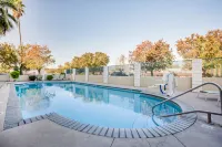 La Quinta Inn & Suites by Wyndham Madera - Pools