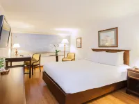 Radisson Bogota Metrotel Hotels near تشابينرو