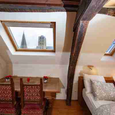 Unique Apartment in Historic Mansion Rooms