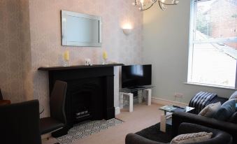 Higher Living - Professional Southsea Apartment