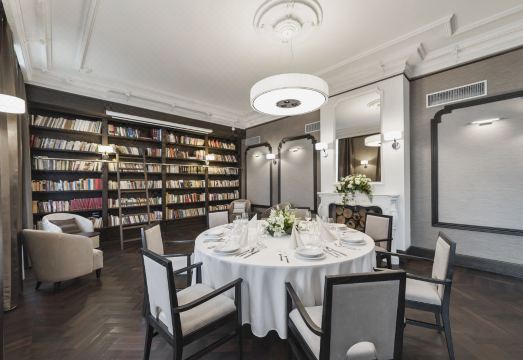 레드 바론 호텔 & 레스토랑