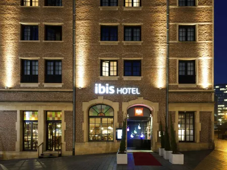 Ibis Brussels Off Grand Place Отели рядом с достопримечательностью «Парк Сэнкантёнэр»