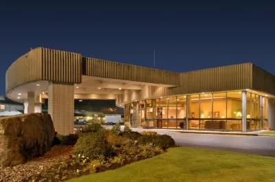 Red Lion Hotel Coos Bay Hotels near McCullough Memorial Bridge