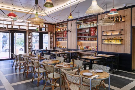 Holiday Inn Nice Отели рядом с достопримечательностью «Musee Prieure du Vieux Logis»