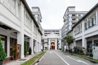 Four Chain View Hotel Hotels near HDB Geylang Branch