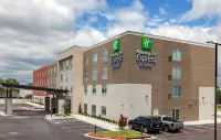 Holiday Inn Express & Suites Tulsa South - Woodland Hills Hotels in 