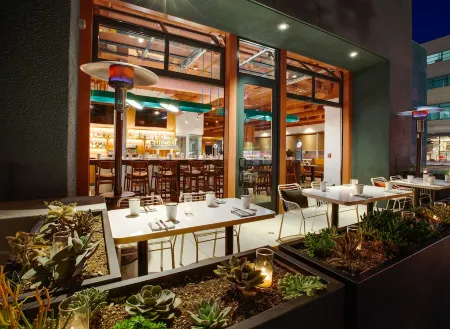 Gateway Hotel Santa Monica Отели рядом с достопримечательностью «Museum of Flying»