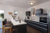 Villa Mermaid - Heated Pool, Sea Views & Beach 120m I Split Riviera - Pet friendly