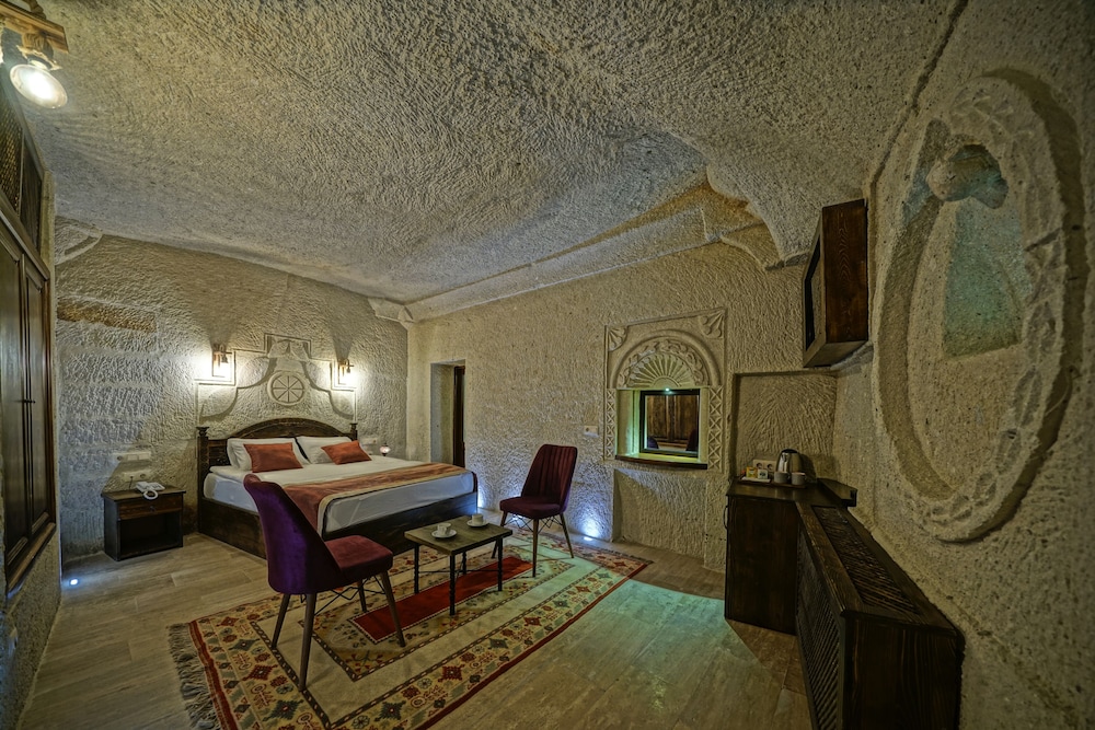 Castle Cave Hotel