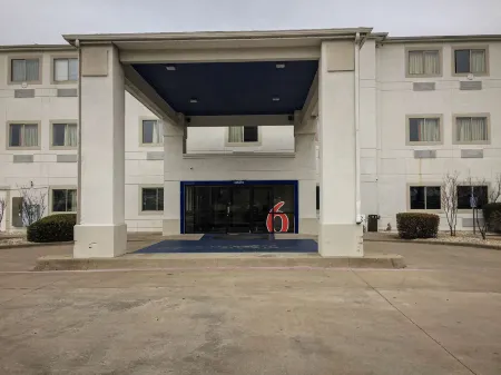 Motel 6 Woodway, TX