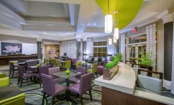 La Quinta Inn & Suites by Wyndham St. Louis Westport - Housity