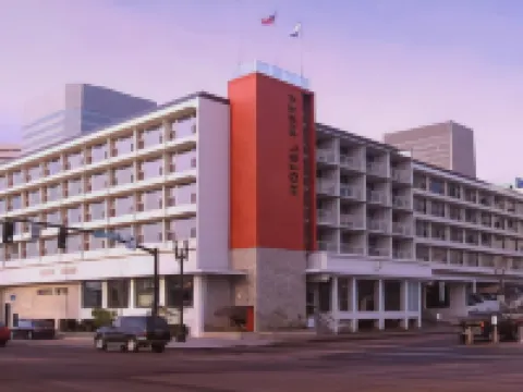 Staypineapple, Hotel Rose, Downtown Portland Hotels near Chinatown Gateway