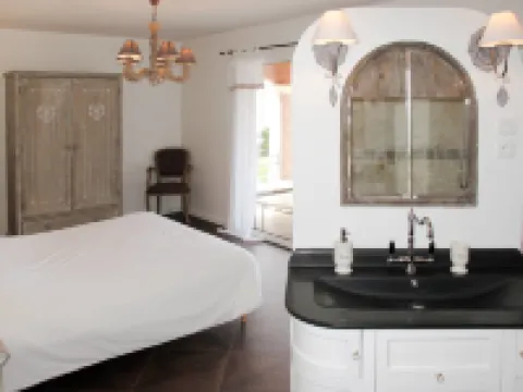 Rose Hotels in Carqueiranne