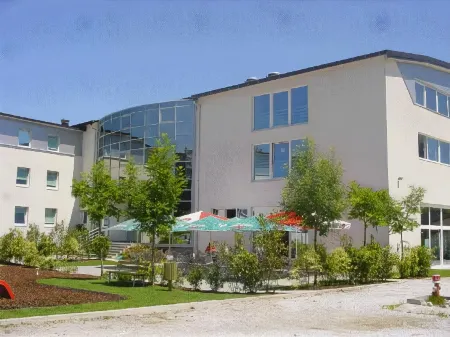 Bit Center Hotel Отели рядом с достопримечательностью «Gozd strahov Sračje doline»