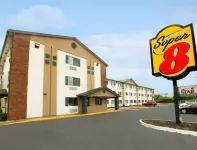 Super 8 by Wyndham Louisville Airport Hotels near Walgreens