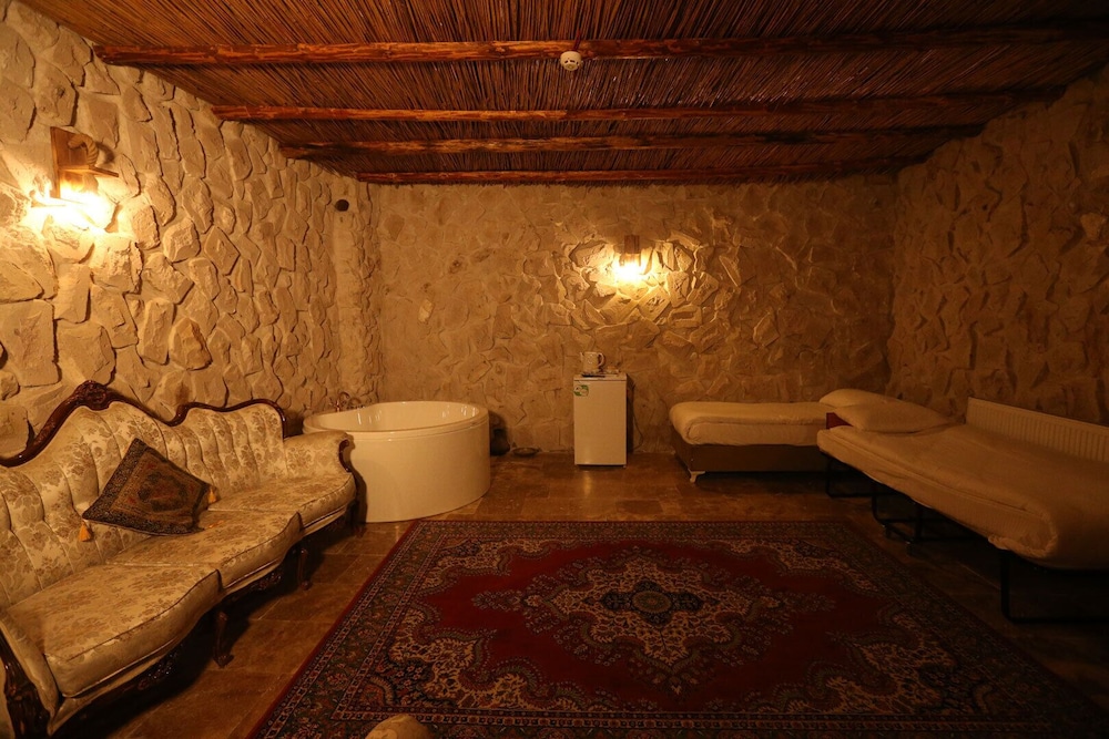 Nar Cave House