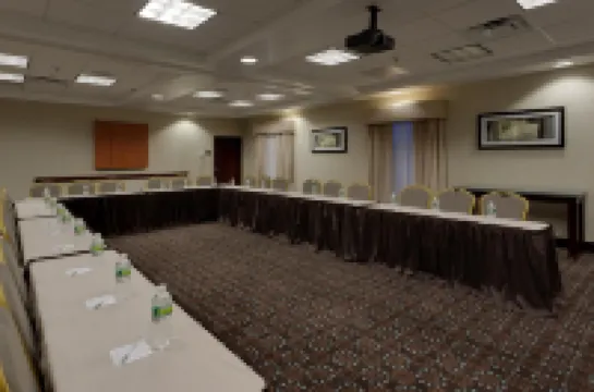 Hampton Inn & Suites Syracuse Dewitt