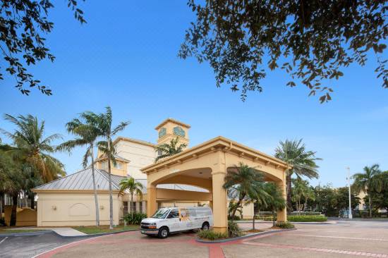 La Quinta by Wyndham Miami Airport West-Doral Updated 2022 Room  Price-Reviews & Deals | Trip.com