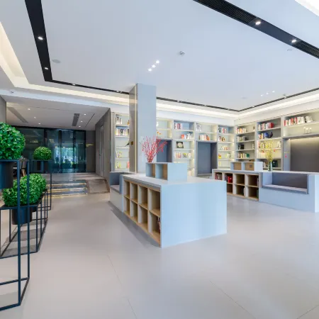 Ibis Styles Hotel (Changsha Railway Station  subway station store) Отели рядом с достопримечательностью «Железнодорожная станция Чанша»