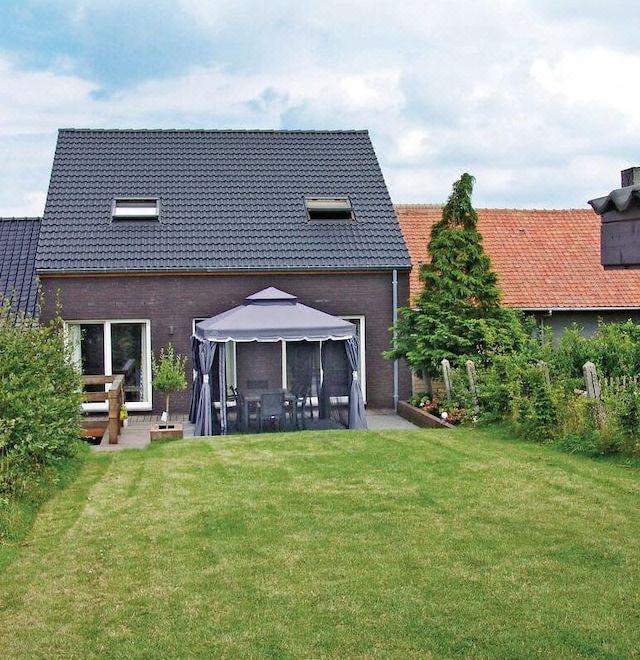 Awesome Home in Borlo with 4 Bedrooms and Wifi - Housity