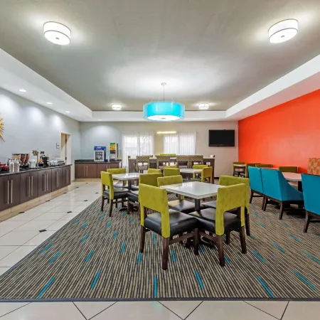 La Quinta Inn & Suites by Wyndham Orange