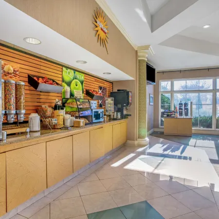 La Quinta Inn & Suites by Wyndham Winston-Salem