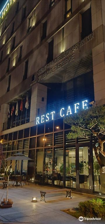 레스트 호텔