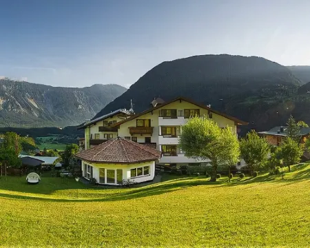 Aktiv Panoramahotel Daniel Hotels in Sautens