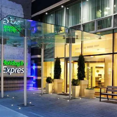 Holiday Inn Express MANHATTAN TIMES SQUARE SOUTH by IHG Отели рядом с достопримечательностью «Мидтаун»