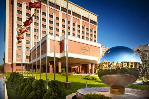 President Hotel - parking