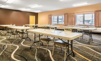 Hawthorn Suites by Wyndham Minot