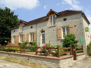 Romantic g te in Quiet Village for Champagne Lovers