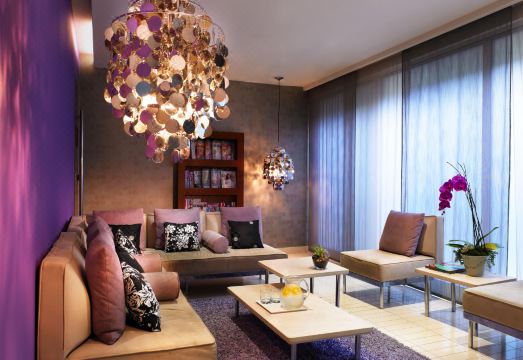 5. W 로스앤젤레스..