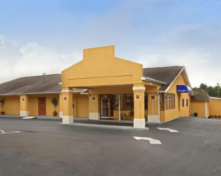 Governors Inn Shelby Hotels in Shelby