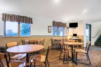 Coratel Inn and Suites by Jasper Stillwater - Pet friendly
