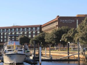 DoubleTree by Hilton Hotel New Bern  Riverfront