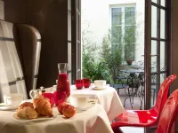 Hotel le Petit Paris Các khách sạn gần 05. Pantheon - Saint-Michel