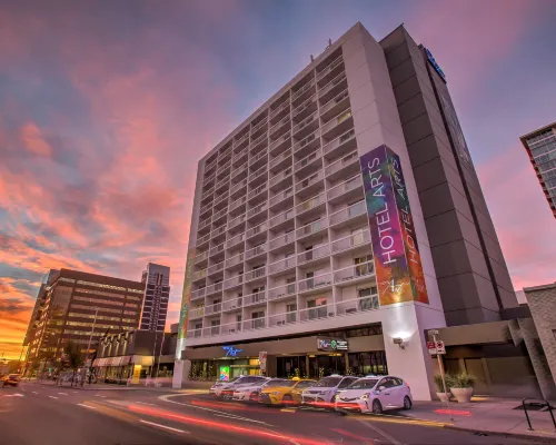 Hotel Arts โรงแรมใกล้บีเอ็มโอ เซ็นเตอร์
